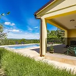 Rok With Private Pool & Sunset Views Near Pula Puntera