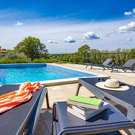 Rok With Private Pool & Sunset Views Near Pula Puntera