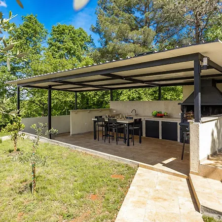 Villa Rok With Private Pool & Sunset Views Near Pula Puntera
