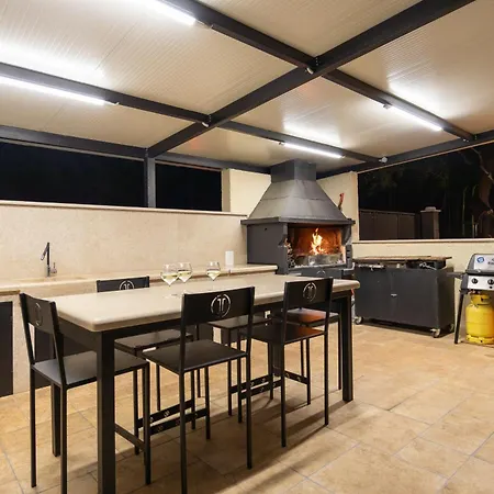 Villa Rok With Private Pool & Sunset Views Near Pula