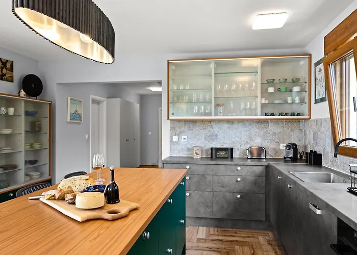 Rok With Private Pool & Sunset Views Near Pula Вилла Puntera