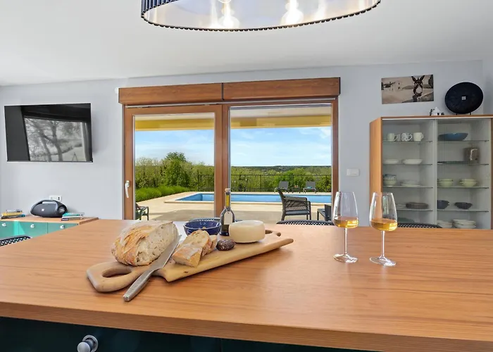 Rok Modern Family With Private Pool
