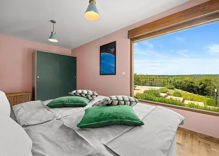 Rok With Private Pool & Sunset Views Near Pula Villa