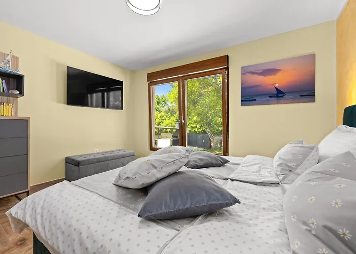 Villa Rok With Private Pool & Sunset Views Near Pula *