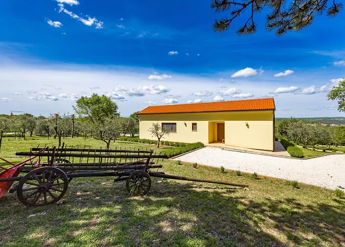 Вилла Rok With Private Pool & Sunset Views Near Pula *