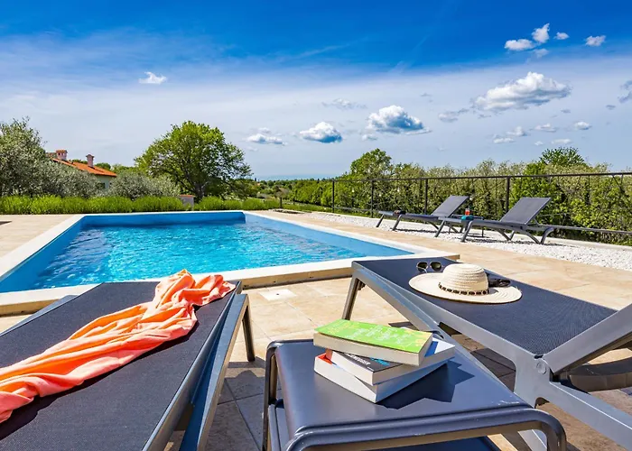 Rok With Private Pool & Sunset Views Near Pula Puntera