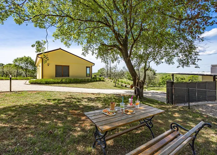 Rok With Private Pool & Sunset Views Near Pula Вилла