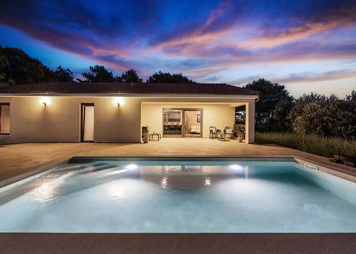 Rok With Private Pool & Sunset Views Near Pula *
