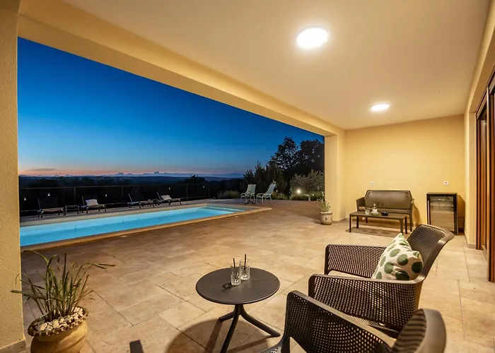 Rok With Private Pool & Sunset Views Near Pula Вилла