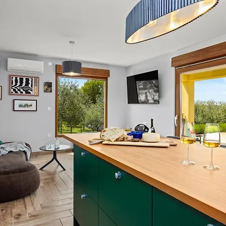 Вилла Rok Enjoy An Olive Oasis, 2bd, Pool, Wifi, Solar, Child - Friendly *