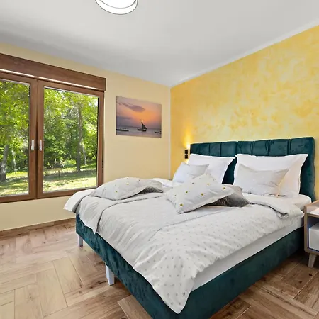 Rok In Beautiful Olive Oasis, 2bd, Pool, Wifi