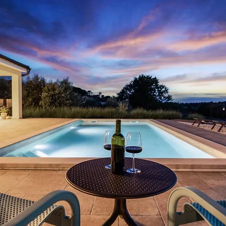 Rok In Beautiful Olive Oasis, 2bd, Pool, Wifi Villa *