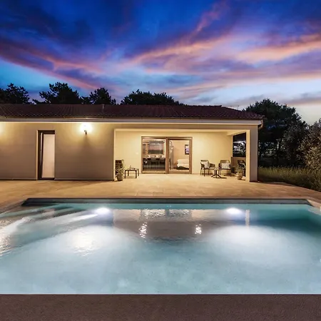 Rok Enjoy An Olive Oasis, 2bd, Pool, Wifi, Solar, Child - Friendly *