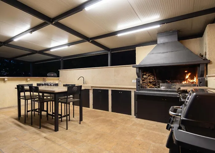 Villa Rok With Private Pool & Sunset Views Near Pula *